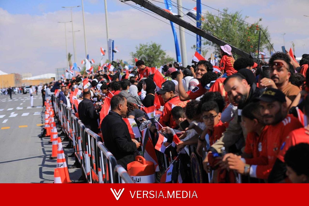 آلاف المصريين في استقبال منتخب بلادهم.. وأعلام فلسطين ترفرف (بث مباشر)