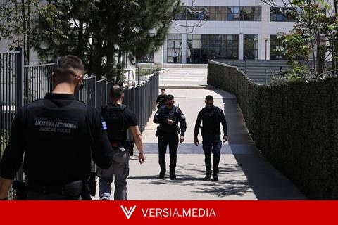 اليونان تعتقل 3 مشتبه بهم في هجمات حارقة استهدفت سياسيين وأسفرت عن قتلى وجرحى