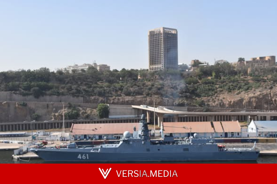 الدفاع الجزائرية تعلن وصول مفرزة تابعة للأسطول الروسي إلى ميناء وهران (صور)