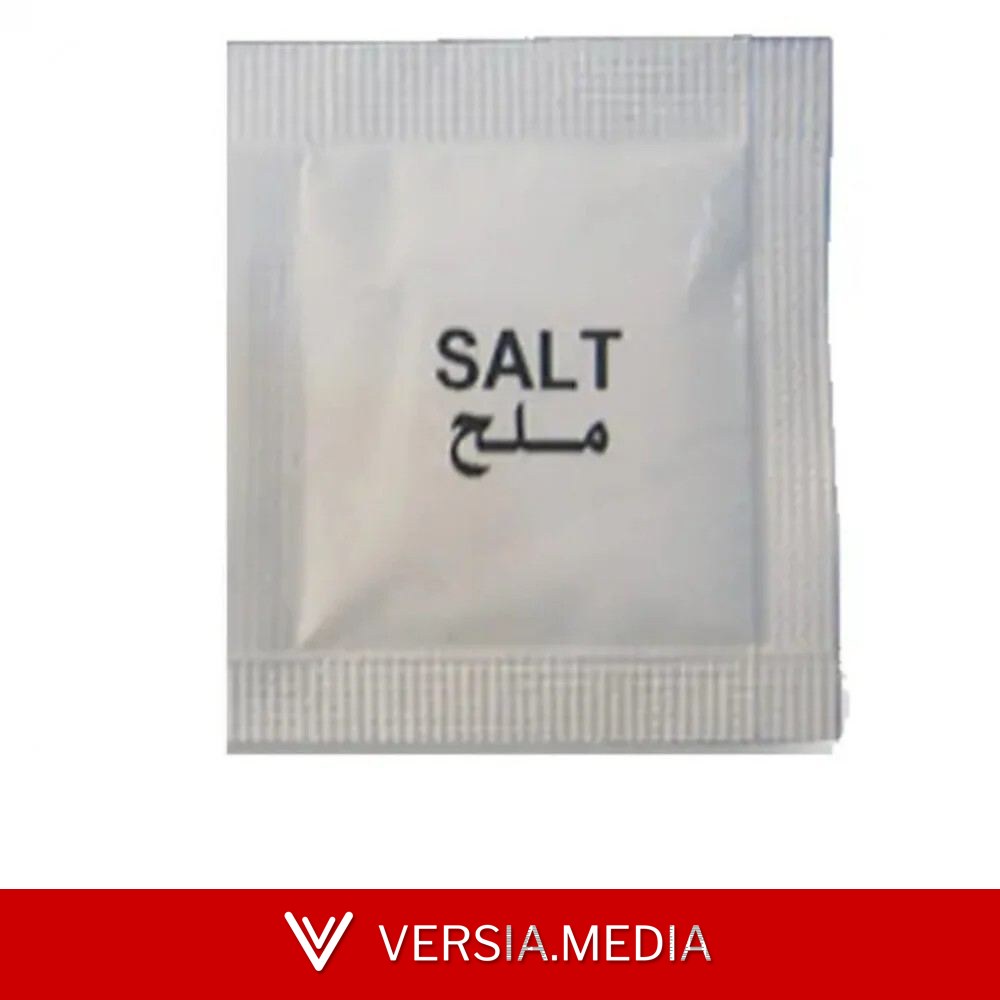 مرض نادر يجبر فتاة على حمل الملح معها دائما