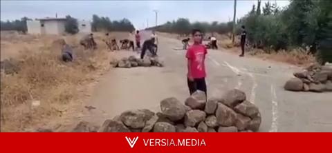 سوريا.. أطفال حوض اليرموك يقطعون الطرق بالحجارة أمام القوات الإسرائيلية (فيديو)