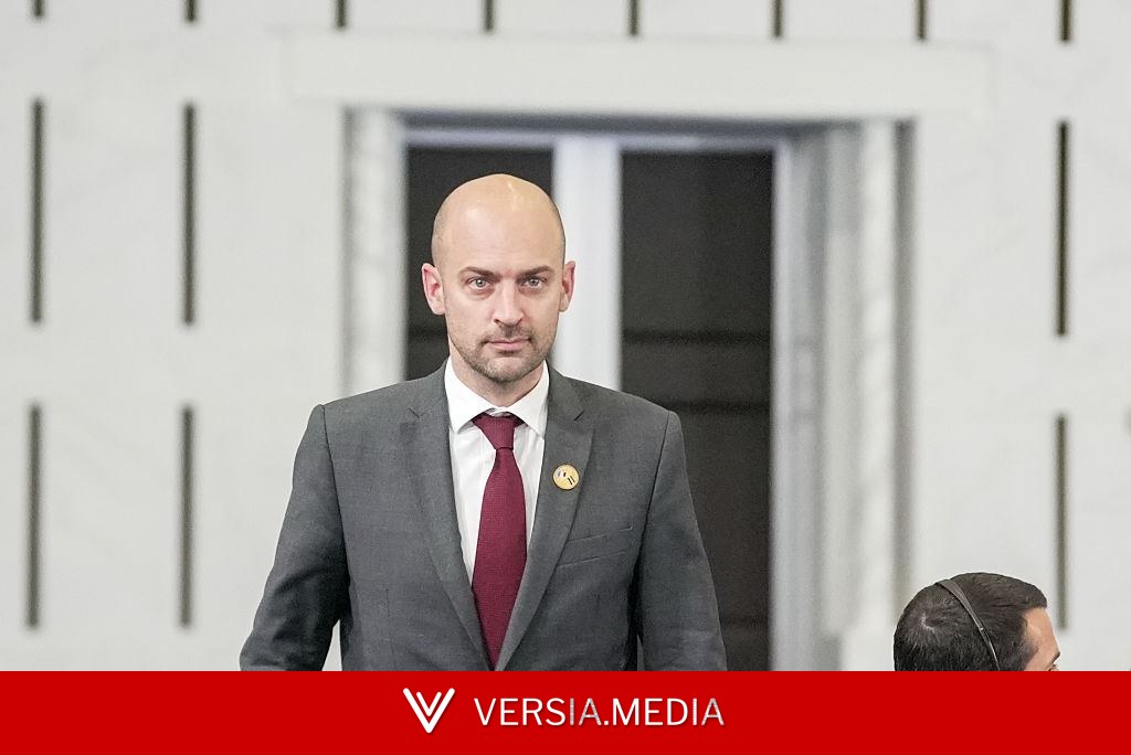 فرنسا: لا رفع للعقوبات الأوروبية عن إيران ما لم تتخل عن برنامجها النووي وصواريخها الباليستية